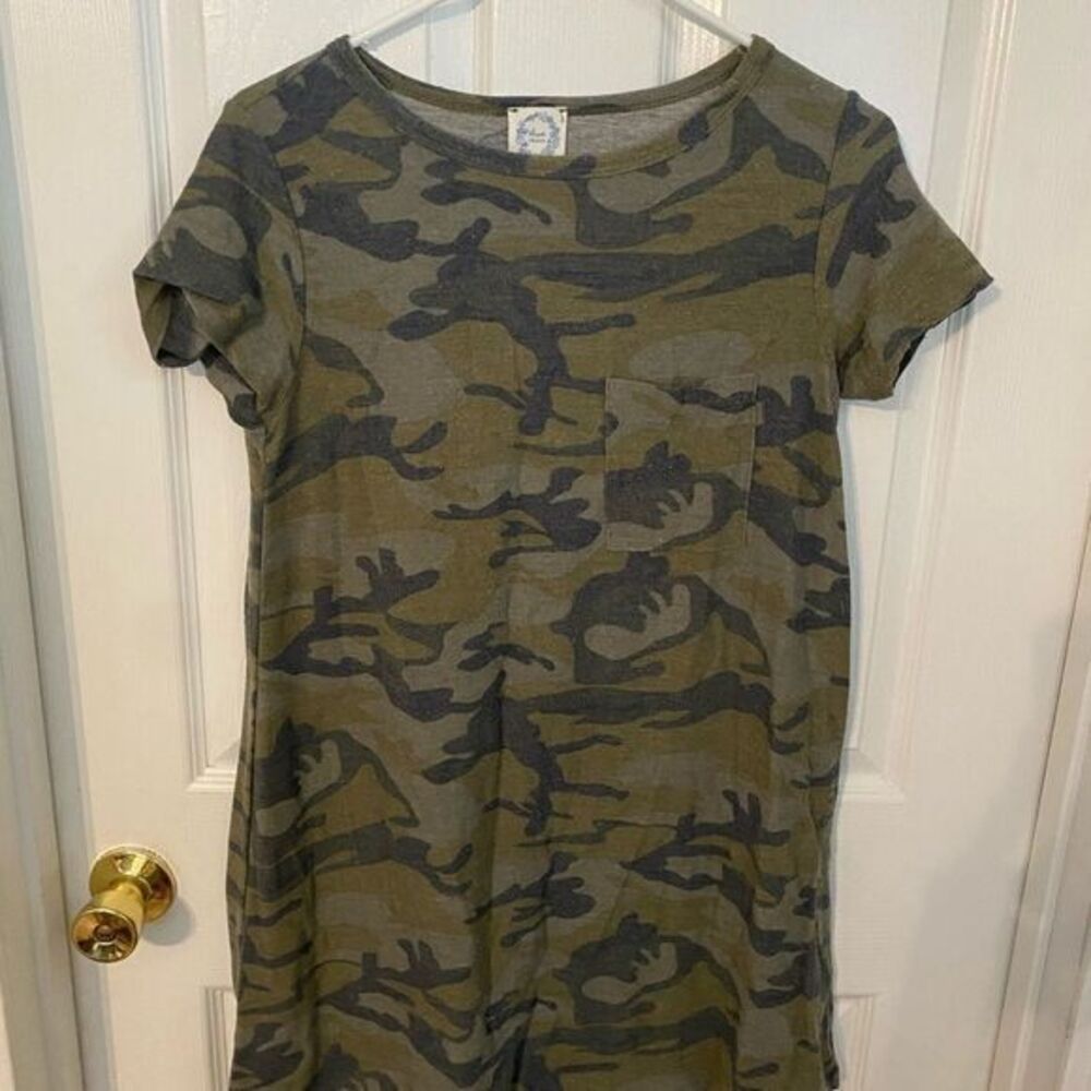 Women’s casual camouflage, dress size extra small